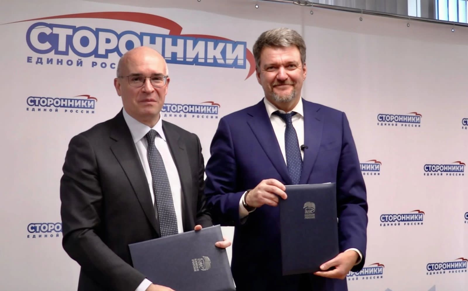 Сторонники «Единой России» помогли людям с нарушением слуха