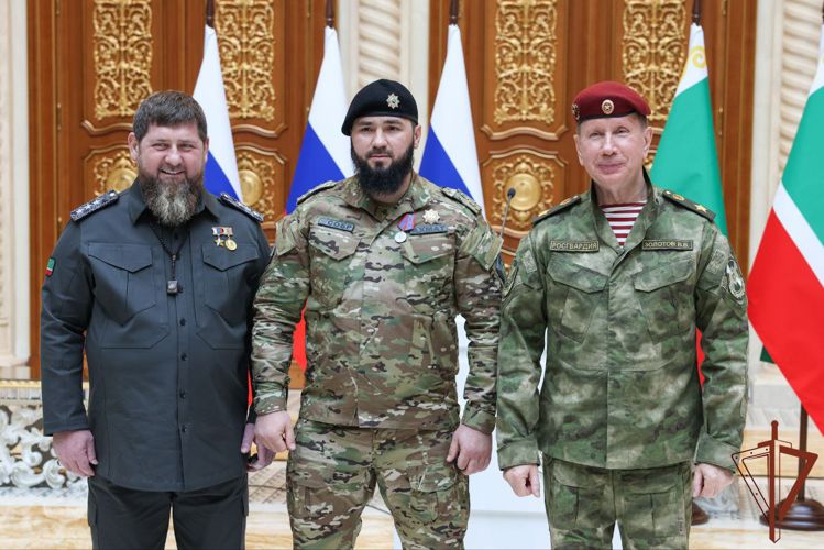 Генерал армии Виктор Золотов вручил орден Жукова Северо-Кавказскому округу Росгвардии.