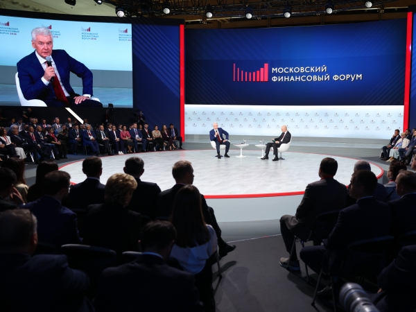 Столичные парламентарии приняли участие в работе XI Московского финансового форума